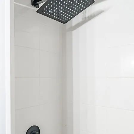Lion Renting Metro Piramide Affittacamere 3*