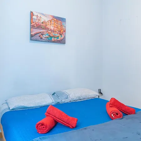 Lion Renting Metro Piramide 3*