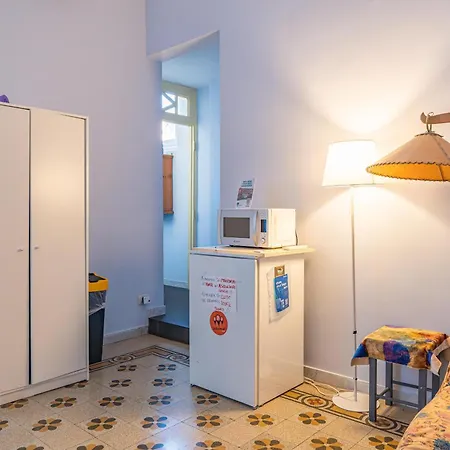 Lion Renting Metro Piramide Affittacamere 3*