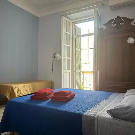 Lion Renting Metro Piramide Róma