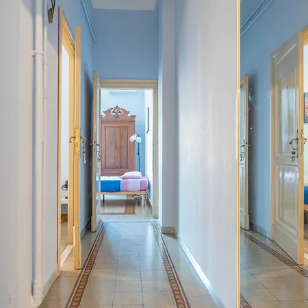 Πανσιόν Lion Renting Metro Piramide 3*
